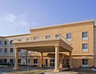 Exterior 2 La Quinta Inn and Suites Chicago North Shore