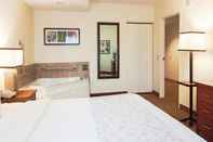 Bedroom La Quinta Inn and Suites Chicago North Shore