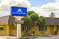 ภายนอกอาคาร Rodeo Lodge (ex Americas Best Value Inn and Suites-Clovis/Fresno)