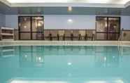 Hồ bơi 3 Comfort Suites Whitsett - Greensboro East Whitsett NC