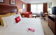 Bedroom 2 Ramada Plaza & Conf Center by Wyndham Cranbury - S Brunswick (Ex. Crowne Plaza Monroe South Brunswic