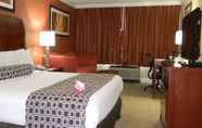 Bedroom 4 Ramada Plaza & Conf Center by Wyndham Cranbury - S Brunswick (Ex. Crowne Plaza Monroe South Brunswic