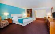 Kamar Tidur 3 Howard Johnson Of Traverse City