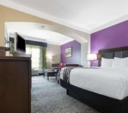 Bedroom 3 La Quinta Inn & Suites Pearland