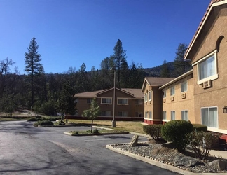 Luar Bangunan 2 Vista Yosemite Inn Oakhurst (ex. Americas Best Value Inn Yosemite South Gate)