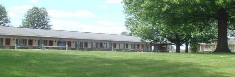 Exterior Amish Lanterns Motel