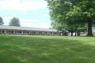 Exterior Amish Lanterns Motel