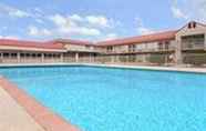 Kolam Renang 2 Whitten Inn Oklahoma (ex Ramada Clinton)