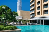 สระว่ายน้ำ The Address Dubai Mall by The S Holiday Homes