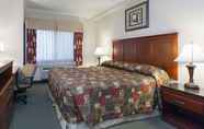 Phòng ngủ 3 Scottish Inns Bakersfield CA