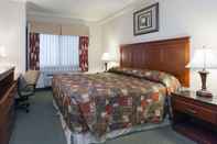 Bedroom Scottish Inns Bakersfield CA