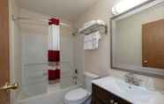 In-room Bathroom 3 Red Roof Inn Greensburg (ex Super 8 by Wyndham Greensburg)