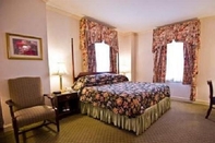 Bedroom The Yorktowne Hotel, Tapestry Collection by Hilton