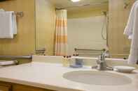 In-room Bathroom Philadelphia Airport (ex Hawthorn Suites by Wyndham)