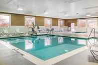 Swimming Pool Estya Hotel (ex Quality Inn Milesburg)