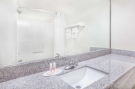 In-room Bathroom SureStay Hotel by Best Western Morganton