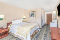 Bedroom SureStay Hotel by Best Western Morganton