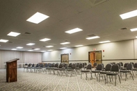 Functional Hall Clarion Pointe Sylva near Cherokee Area (ex. Quality Inn)