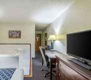 Others 7 Econo Lodge Inn And Suites (ex Crystal Inn Hotel and Suites)