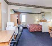 Bedroom 3 American Inn and Suites Dundee (ex Days Inn and Suites)