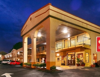 Exterior 2 Econo Lodge Inn and Suites