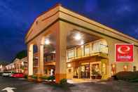 Bangunan Econo Lodge Inn and Suites