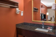 In-room Bathroom Baymont by Wyndham Commerce GA Near Tanger Outlets Mall