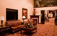 Lobby 3 Wingate by Wyndham Mentor