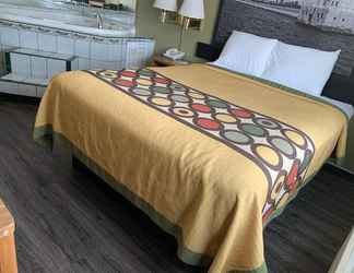 Bedroom 2 Comfort Inn Racine - Mount Pleasant (ex Super 8 Racine)