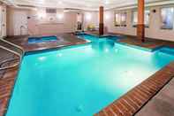 สระว่ายน้ำ La Quinta Inn & Suites by Wyndham Fruita