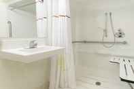In-room Bathroom Hawthorn Suites by Wyndham Louisville Jeffersontow