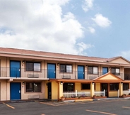 Exterior 2 Days Inn - Elkton