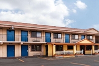 Exterior Days Inn - Elkton