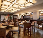 Bar, Kafe dan Lounge 4 Brandywine Plaza Hotel