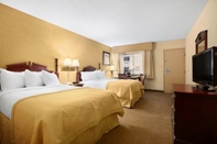 ห้องนอน Ramada Plaza Louisville Hotel and Conference Center