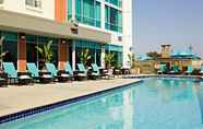 Kolam Renang 4 Residence Inn Long Beach Downtown