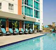 สระว่ายน้ำ 4 Residence Inn Long Beach Downtown