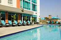 Kolam Renang Residence Inn Long Beach Downtown