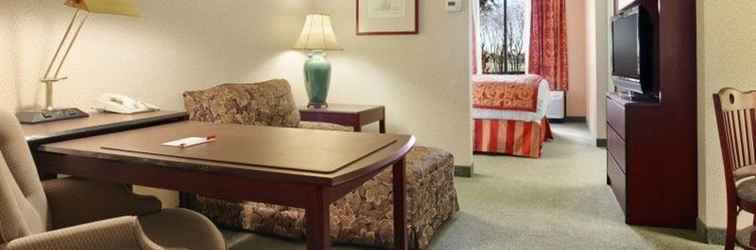 ห้องนอน Ramada Suites Orlando International Airport