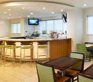 Quầy bar, cafe và phòng lounge 4 Springhill Suites Miami Downtown/Medical Center