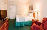 ห้องนอน 2 Days Inn & Suites by Wyndham Arlington Heights