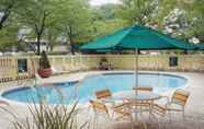 Swimming Pool 5 Days Inn & Suites by Wyndham Arlington Heights