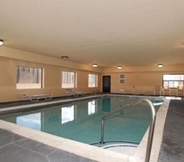 Swimming Pool 3 Fairfield Inn and Suites Louisville Airport (ex. Comfort Inn and Suites Airport and Expo)