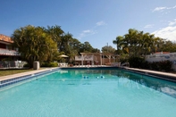 Swimming Pool Baymont by Wyndham Sarasota