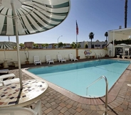 Kolam Renang 7 Americas Best Value Inn San Diego Loma Lodge (ex Americas Best Value Inn Loma Lodge Motel)