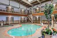 สระว่ายน้ำ Quality Inn & Suites Green Bay, WI