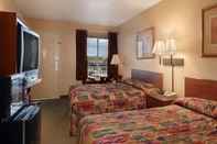 Bedroom Super 8 By Wyndham Metairie