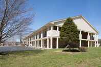 Exterior Econo Lodge Sturbridge Route 20