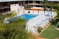 Swimming Pool 3 Palms Hotel