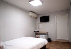 Others 7 Hostel Gaon